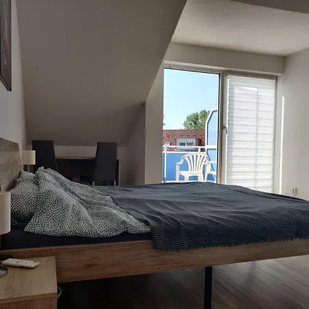 Bright Maisonette Apt, 2 Baths, 2 Balcony, 200mbit, Dishwasher, Washdryer, Full Kitchen
