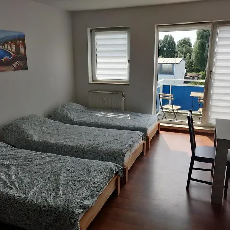 Bright Maisonette Apt, 2 Baths, 2 Balcony, 200mbit, Dishwasher, Washdryer, Full Kitchen Bernau bei Berlin