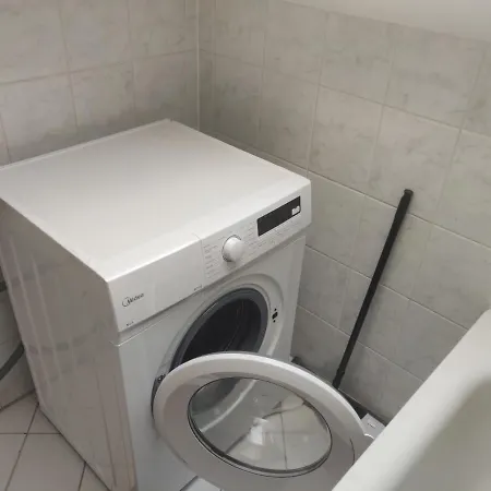 Bright Maisonette Apt, 2 Baths, 2 Balcony, 200mbit, Dishwasher, Washdryer, Full Kitchen Appartement