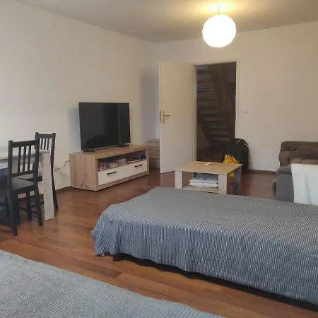 Bright Maisonette Apt, 2 Baths, 2 Balcony, 200mbit, Dishwasher, Washdryer, Full Kitchen Appartement *